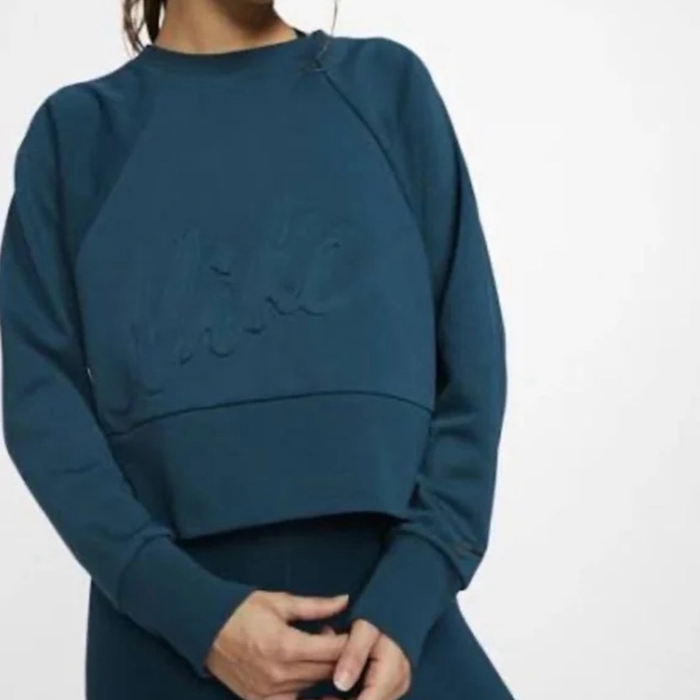 Nike dri fit womens cropped crewneck size small